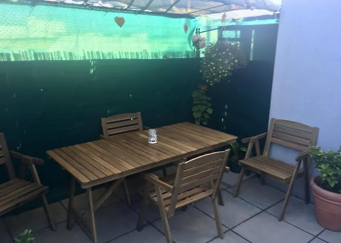 Dachgeschosswohnung Mit Kostenlosem Parkplatz Und Internet! וינה