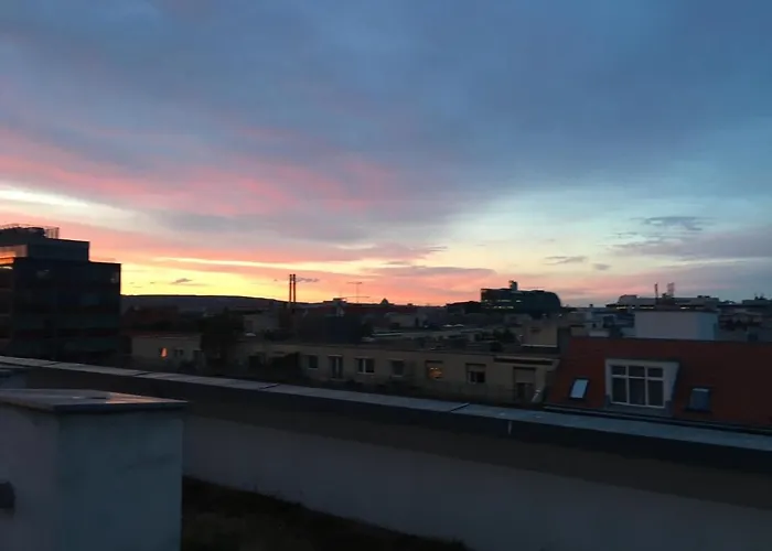 דירה Dachgeschosswohnung Mit Kostenlosem Parkplatz Und Internet! וינה