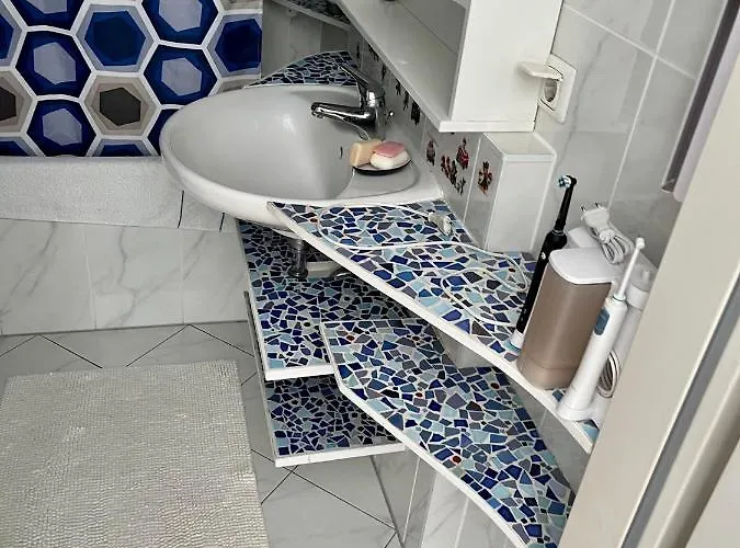 דירה Dachgeschosswohnung Mit Kostenlosem Parkplatz Und Internet! וינה