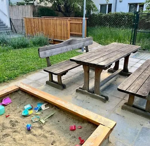 Dachgeschosswohnung Mit Kostenlosem Parkplatz Und Internet! דירה
