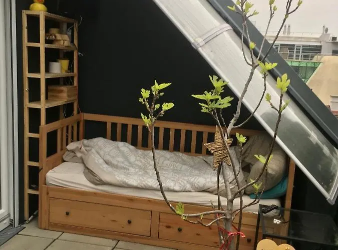 Dachgeschosswohnung Mit Kostenlosem Parkplatz Und Internet! דירה