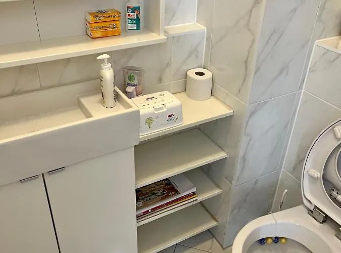 דירה Dachgeschosswohnung Mit Kostenlosem Parkplatz Und Internet! וינה