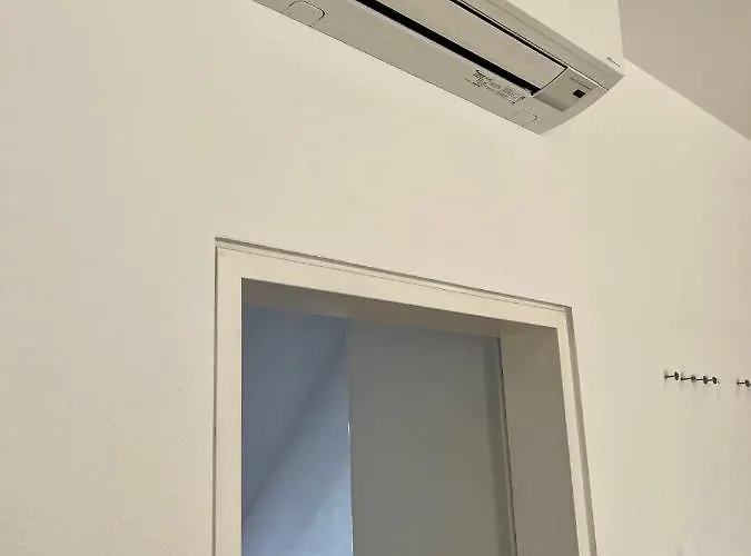 Dachgeschosswohnung Mit Kostenlosem Parkplatz Und Internet!