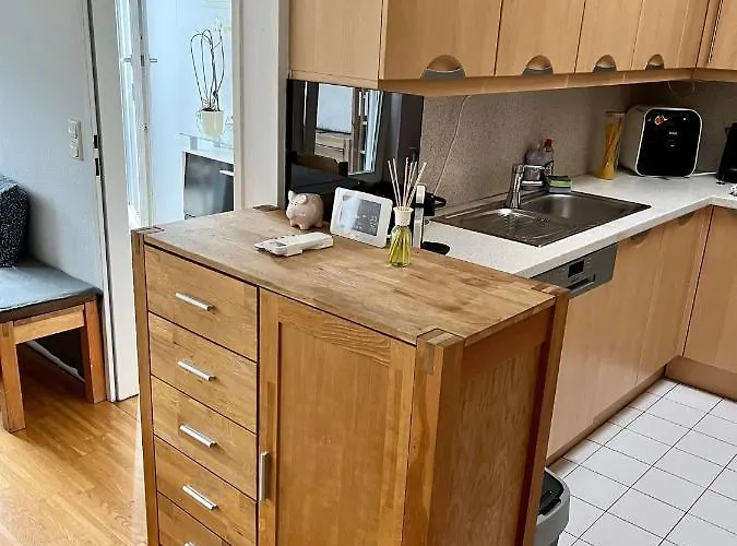 Dachgeschosswohnung Mit Kostenlosem Parkplatz Und Internet! *