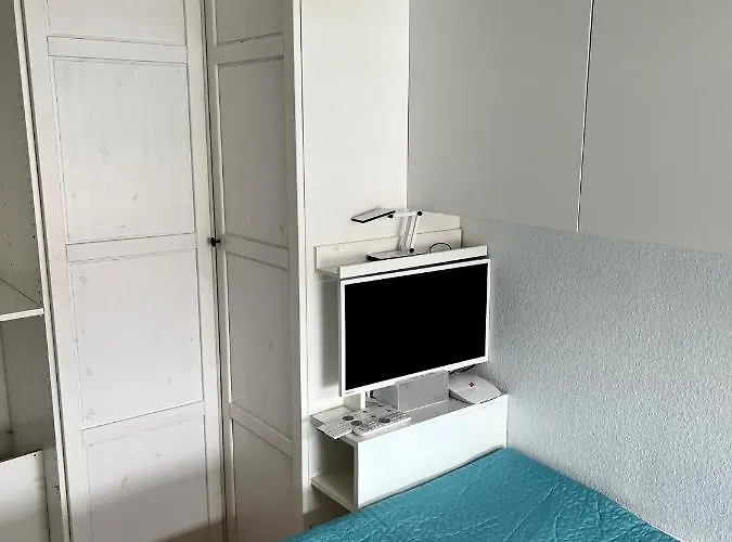 דירה Dachgeschosswohnung Mit Kostenlosem Parkplatz Und Internet!