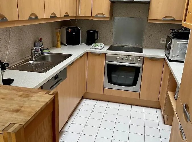 Dachgeschosswohnung Mit Kostenlosem Parkplatz Und Internet! *