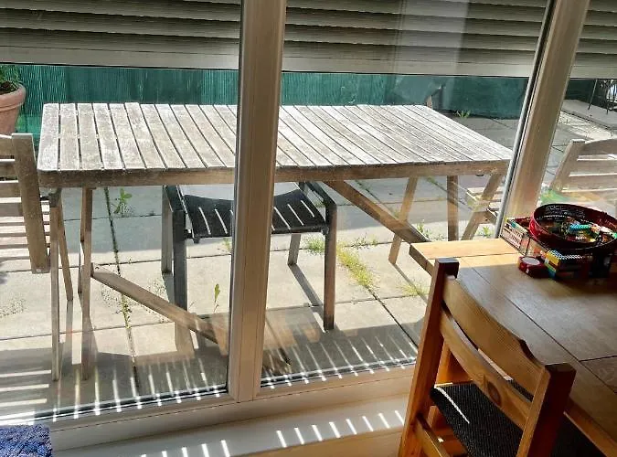 Dachgeschosswohnung Mit Kostenlosem Parkplatz Und Internet!