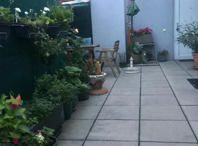 Dachgeschosswohnung Mit Kostenlosem Parkplatz Und Internet! דירה