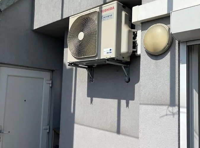 דירה Dachgeschosswohnung Mit Kostenlosem Parkplatz Und Internet! *
